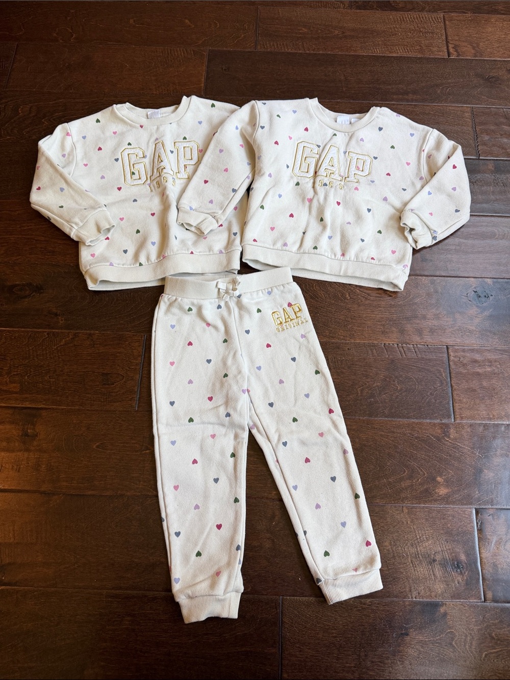 GAP Cream & Gold Heart Print Sweatshirt & Jogger Set (with extra sweater)